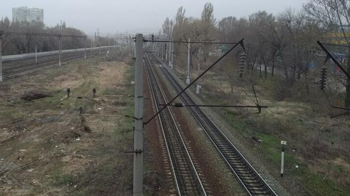 Семь грузовых вагонов сошли с рельсов в Заводском районе Саратова Семь грузовых вагонов сошли с рельсов в Заводском районе Саратова