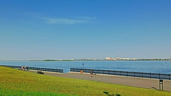 Саратовцев предупредили о 34-градусной жаре и сильных порывах ветра Саратовцев предупредили о 34-градусной жаре и сильных порывах ветра