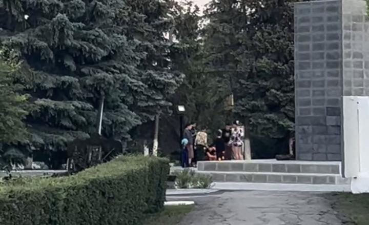 Кощунство у Вечного огня: СК возбудил дело о реабилитации нацизма в Пугачеве Кощунство у Вечного огня: СК возбудил дело о реабилитации нацизма в Пугачеве