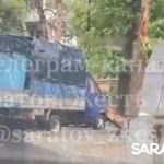 Ветер навертел: в Саратове ураган рвал провода и газовые трубы, валил деревья Ветер навертел: в Саратове ураган рвал провода и газовые трубы, валил деревья