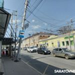 В Саратове на улице Московской падает столб