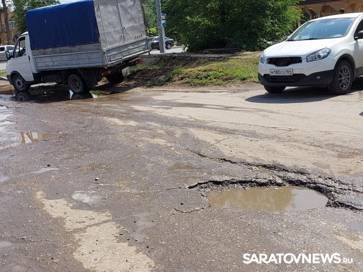 Энгельсские автолюбители возмущены состоянием дороги на проспекте Энгельса Энгельсские автолюбители возмущены состоянием дороги на проспекте Энгельса