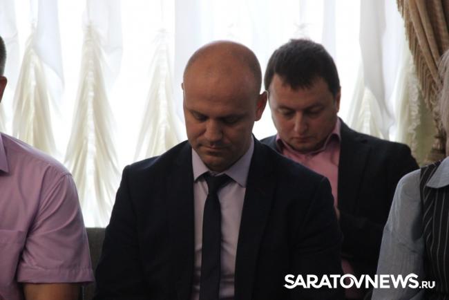 Чиновники закопали миллионы в тротуар: ливнёвка на набережной Саратова превратилась в решето Чиновники закопали миллионы в тротуар: ливнёвка на набережной Саратова превратилась в решето