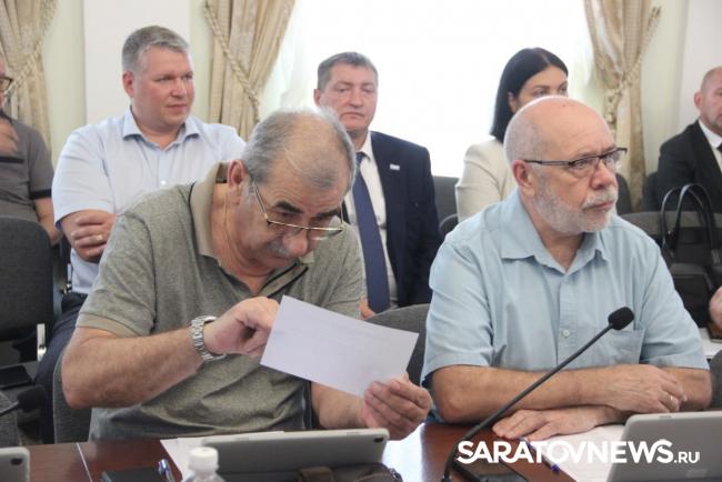 Чиновники закопали миллионы в тротуар: ливнёвка на набережной Саратова превратилась в решето Чиновники закопали миллионы в тротуар: ливнёвка на набережной Саратова превратилась в решето