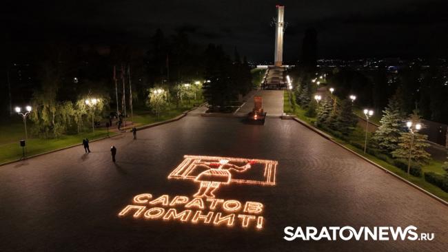 15 тысяч свечей в память о войне: в Саратове создали огненный образ героини-регулировщицы 15 тысяч свечей в память о войне: в Саратове создали огненный образ героини-регулировщицы