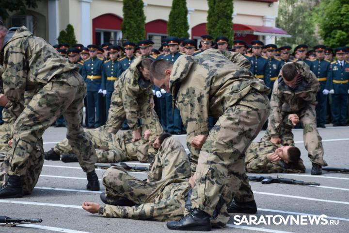 В Саратове состоялся выпускной офицеров института Росгвардии В Саратове состоялся выпускной офицеров института Росгвардии