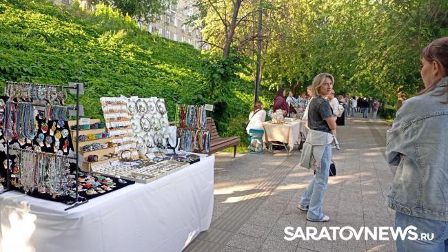 День молодёжи: саратовцы пели, танцевали на набережной и проходили тест на ВИЧ День молодёжи: саратовцы пели, танцевали на набережной и проходили тест на ВИЧ