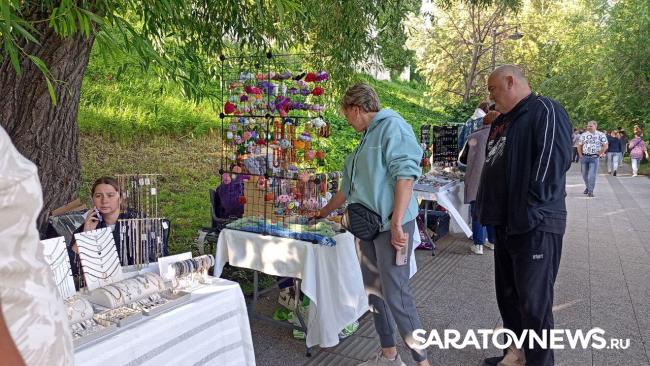 День молодёжи: саратовцы пели, танцевали на набережной и проходили тест на ВИЧ День молодёжи: саратовцы пели, танцевали на набережной и проходили тест на ВИЧ