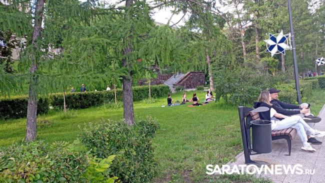 День молодёжи: саратовцы пели, танцевали на набережной и проходили тест на ВИЧ День молодёжи: саратовцы пели, танцевали на набережной и проходили тест на ВИЧ