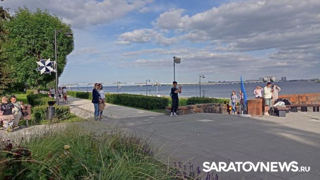 День молодёжи: саратовцы пели, танцевали на набережной и проходили тест на ВИЧ День молодёжи: саратовцы пели, танцевали на набережной и проходили тест на ВИЧ
