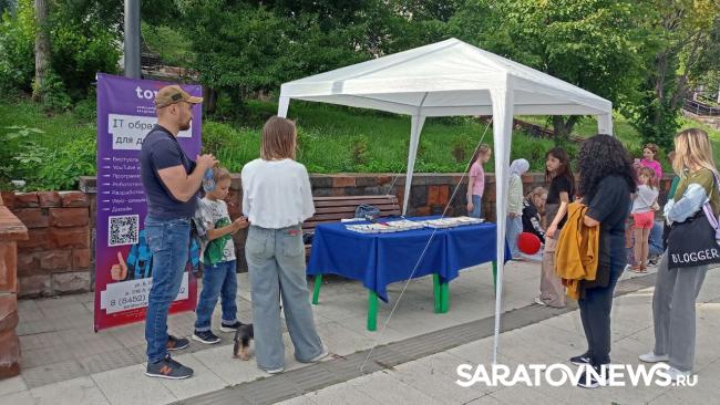 День молодёжи: саратовцы пели, танцевали на набережной и проходили тест на ВИЧ День молодёжи: саратовцы пели, танцевали на набережной и проходили тест на ВИЧ
