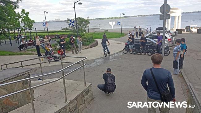 День молодёжи: саратовцы пели, танцевали на набережной и проходили тест на ВИЧ День молодёжи: саратовцы пели, танцевали на набережной и проходили тест на ВИЧ