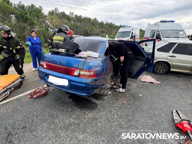 Шесть человек пострадали в ДТП под Саратовом Шесть человек пострадали в ДТП под Саратовом