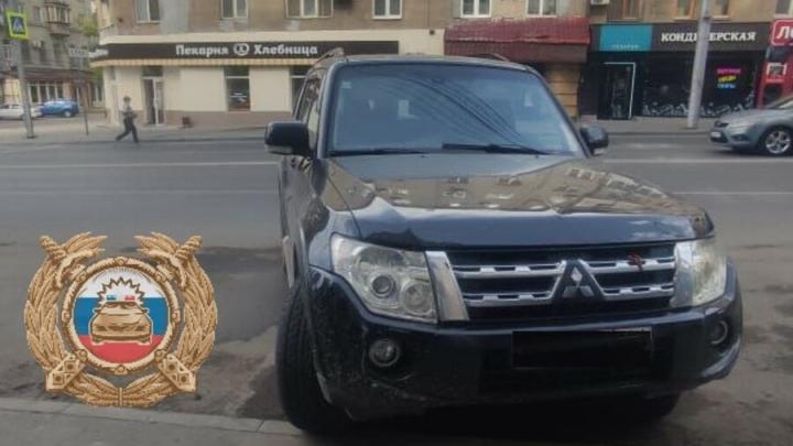 В Саратове внедорожник сбил пешехода на улице Чапаева В Саратове внедорожник сбил пешехода на улице Чапаева