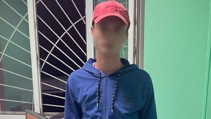 Полиция задержала в центре Саратова парня с «синтетикой» Полиция задержала в центре Саратова парня с «синтетикой»
