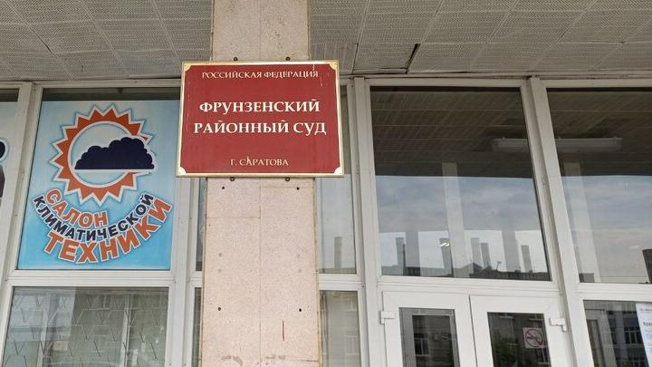 В Саратове у ларька подрались водители В Саратове у ларька подрались водители