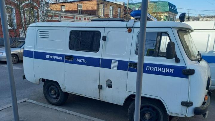 В Марксе трое школьников украли питбайк В Марксе трое школьников украли питбайк