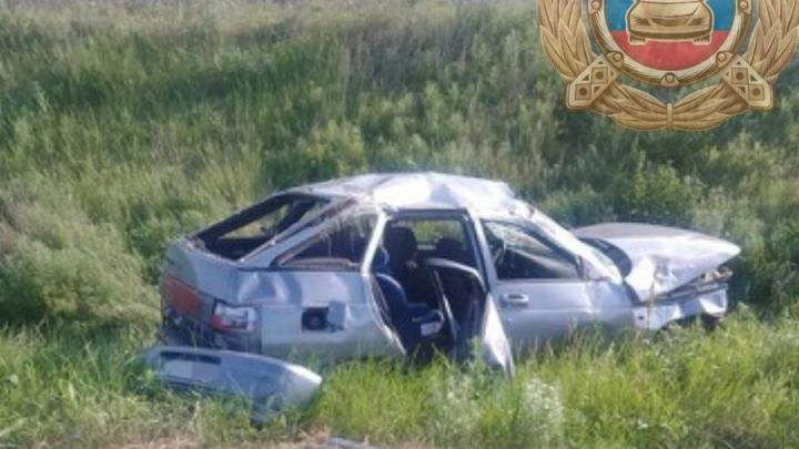 «12-я» перевернулась на трассе под Балаково: водитель и пассажиры в больнице «12-я» перевернулась на трассе под Балаково: водитель и пассажиры в больнице
