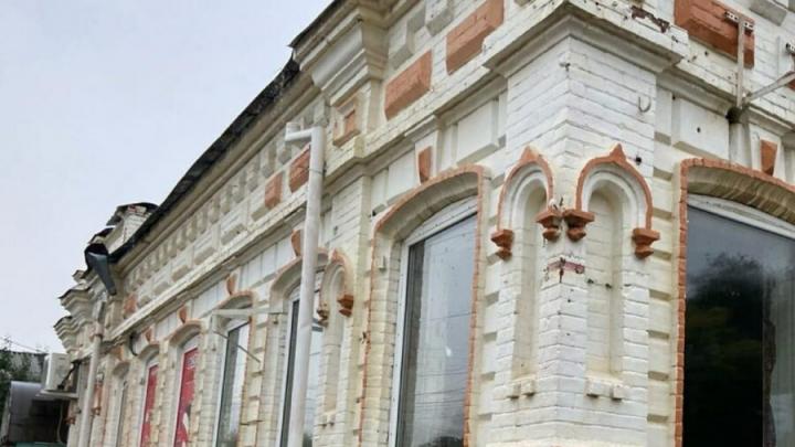 Старинный магазин кондитерских и колбасных изделий в Хвалынске признали памятником Старинный магазин кондитерских и колбасных изделий в Хвалынске признали памятником