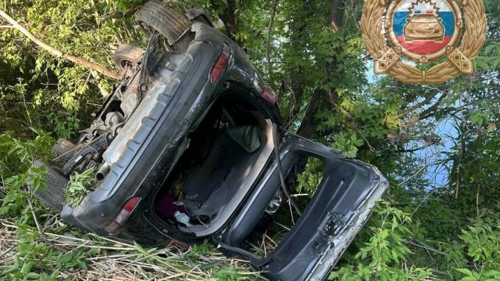 Женщина пострадала в ДТП под Марксом после съезда с дороги Женщина пострадала в ДТП под Марксом после съезда с дороги