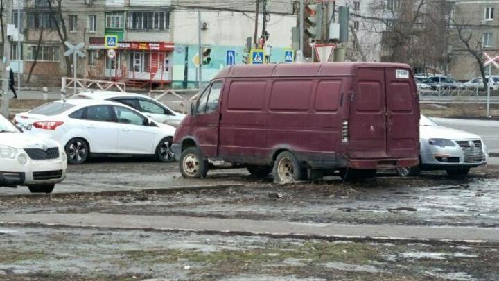 Энгельсские улицы очистят от брошенных машин Энгельсские улицы очистят от брошенных машин