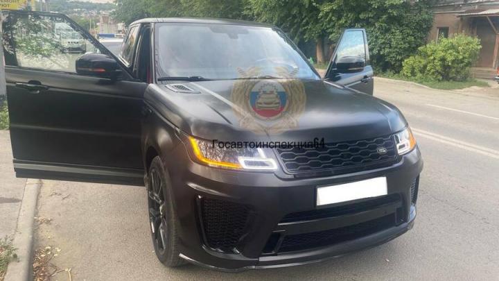 В Саратове водителя «Ленд Ровера» поймали с поддельными номерами В Саратове водителя «Ленд Ровера» поймали с поддельными номерами