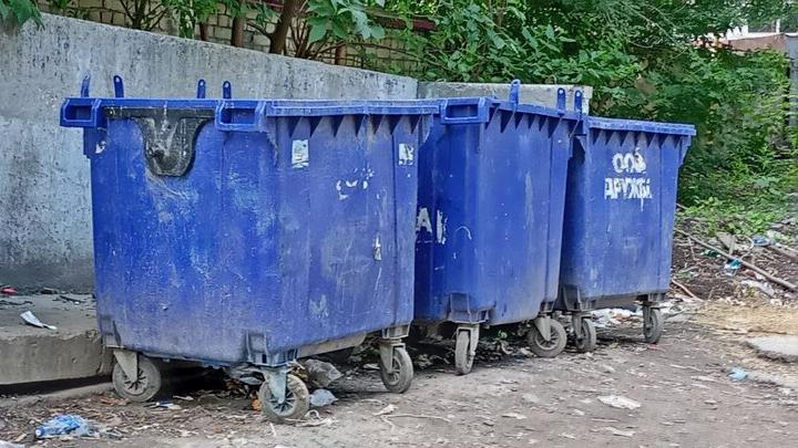 В Саратове жители поселка ВСО жалуются на переполненную мусорную площадку В Саратове жители поселка ВСО жалуются на переполненную мусорную площадку