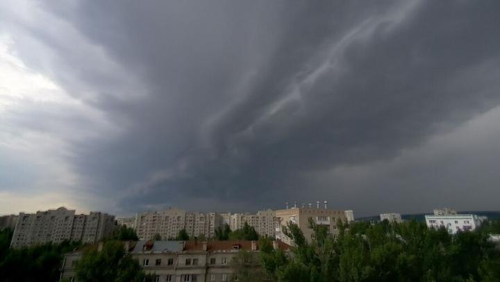 Лето напомнило о себе: саратовцев предупредили о грозе и резком похолодании ночью Лето напомнило о себе: саратовцев предупредили о грозе и резком похолодании ночью