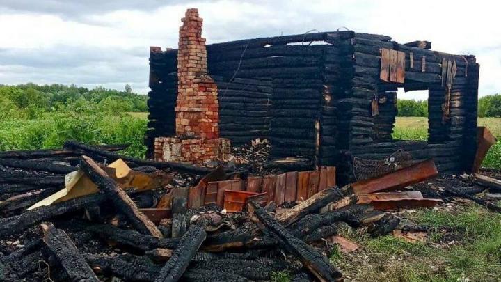 Трагедия под Саратовом: ночной пожар унёс жизнь 50-летнего мужчины Трагедия под Саратовом: ночной пожар унёс жизнь 50-летнего мужчины