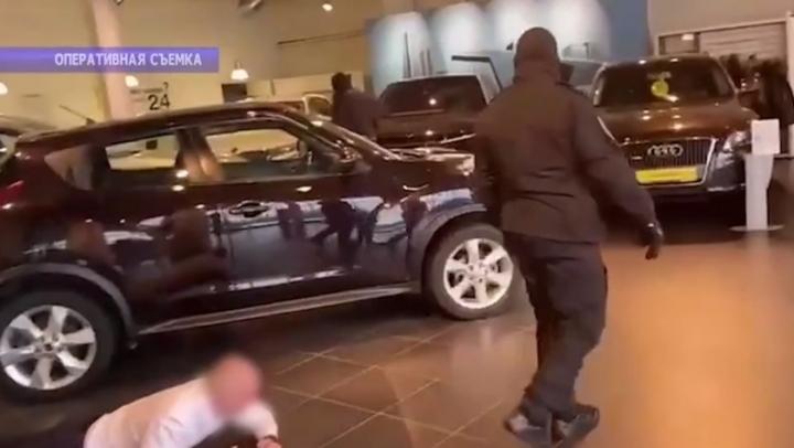 В Саратове разоблачили межрегиональную группу мошенников, обманувших 95 человек В Саратове разоблачили межрегиональную группу мошенников, обманувших 95 человек