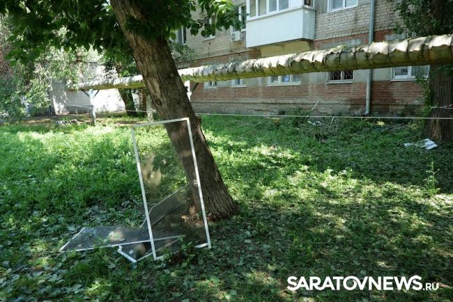 Дроны повредили десятки квартир и машин в Энгельсе: власти пообещали срочный ремонт и компенсации Дроны повредили десятки квартир и машин в Энгельсе: власти пообещали срочный ремонт и компенсации