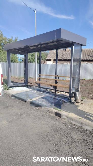 Неизвестные устроили ночной погром на остановках в Заводском районе Саратова Неизвестные устроили ночной погром на остановках в Заводском районе Саратова