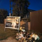 В Энгельсе на месте гибели школьницы возник стихийный мемориал