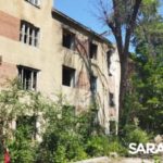 Аварийный дом у храма сносят в Заводском районе Саратова Аварийный дом у храма сносят в Заводском районе Саратова