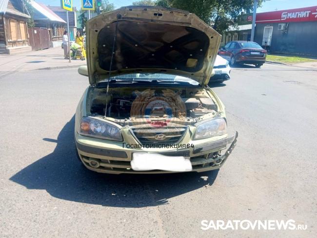 У Сенного в Саратове женщина пострадала в ДТП с «Волгой» У Сенного в Саратове женщина пострадала в ДТП с «Волгой»