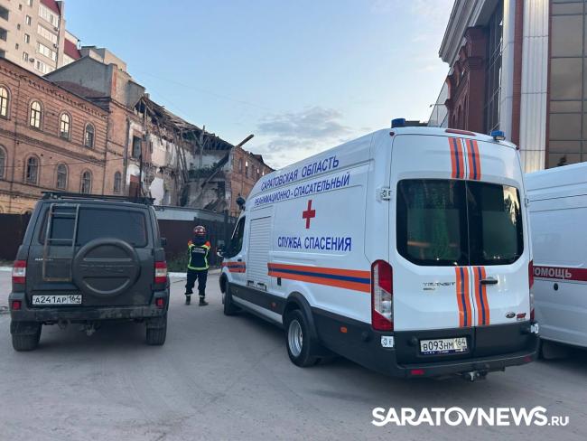 В Саратове провалилась крыша на здании казармы Деконского В Саратове провалилась крыша на здании казармы Деконского