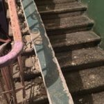 В саратовской многоэтажке обрушился лестничный пролет В саратовской многоэтажке обрушился лестничный пролет
