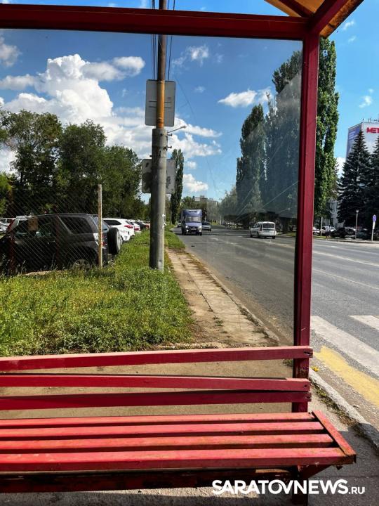 Покусились на святое: в Энгельсе вандалы повредили табличку Героя СССР Покусились на святое: в Энгельсе вандалы повредили табличку Героя СССР