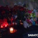 Саратовцы устроили стихийный мемориал у взорвавшегося дома