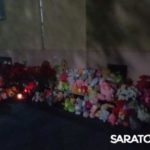 Саратовцы устроили стихийный мемориал у взорвавшегося дома