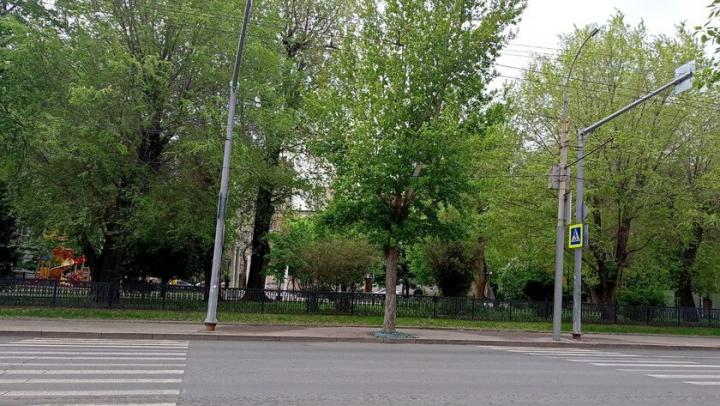 В Саратове за 5,7 млн рублей заменят тротуары в сквере Первой учительницы В Саратове за 5,7 млн рублей заменят тротуары в сквере Первой учительницы