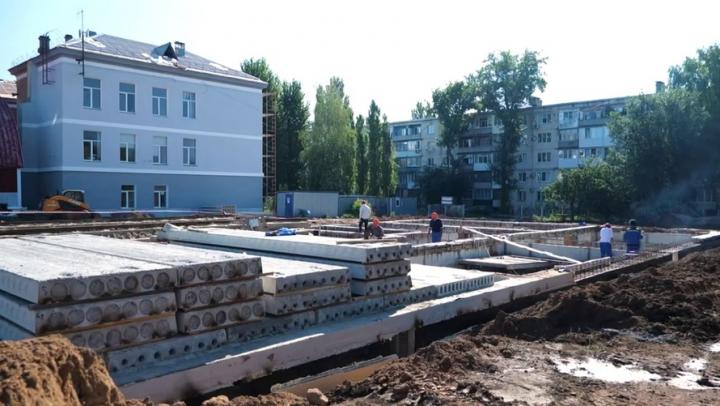 В школе №20 в Энгельсе строят новый корпус на 400 мест В школе №20 в Энгельсе строят новый корпус на 400 мест