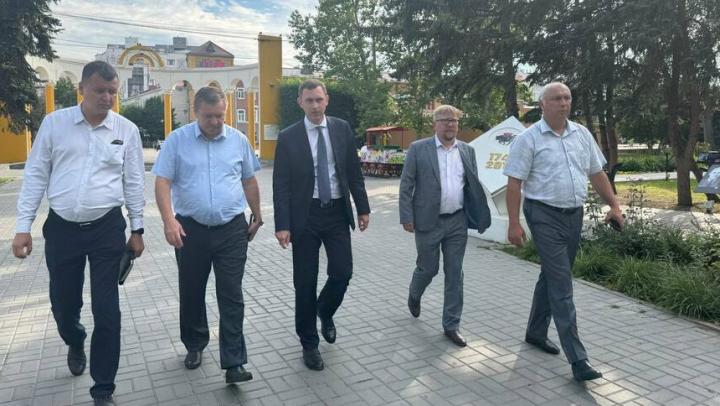 В горпарке Энгельса обустроят территорию бывшего «аттракциона динозавров» В горпарке Энгельса обустроят территорию бывшего «аттракциона динозавров»