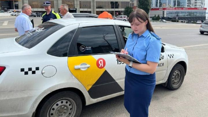 В Саратове выявили таксистов-нелегалов В Саратове выявили таксистов-нелегалов
