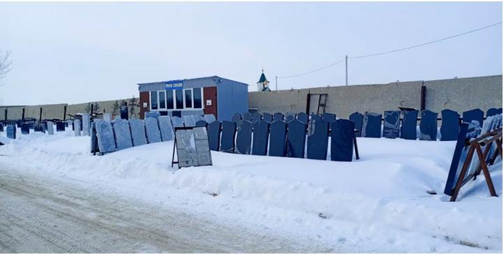 В Саратове снесли нелегальную точку с надгробиями на Елшанском кладбище В Саратове снесли нелегальную точку с надгробиями на Елшанском кладбище