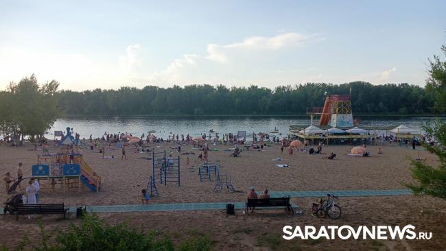 Жители Энгельса просят организовать пост полиции на городском пляже Жители Энгельса просят организовать пост полиции на городском пляже