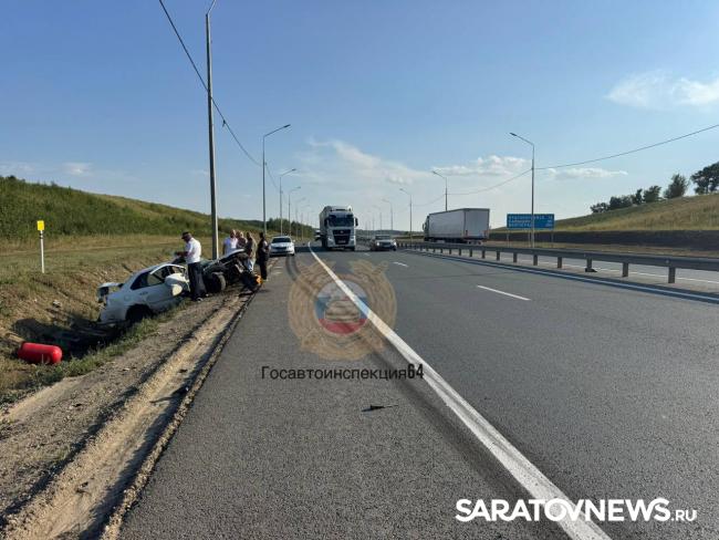 Водитель пострадал в ДТП на трассе под Саратовом Водитель пострадал в ДТП на трассе под Саратовом
