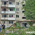 Атака беспилотников в Саратовской области: у повреждённых домов продолжается ликвидация последствий