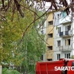 Атака беспилотников в Саратовской области: у повреждённых домов продолжается ликвидация последствий