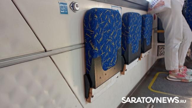 Саратовцев возмутили заблокированные сиденья в троллейбусе Саратовцев возмутили заблокированные сиденья в троллейбусе